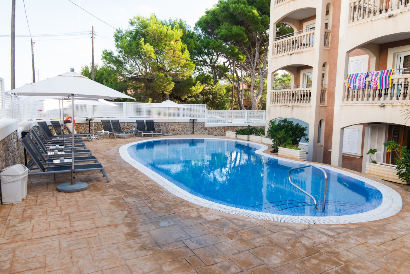 Quijote Apartments Swimming Pool